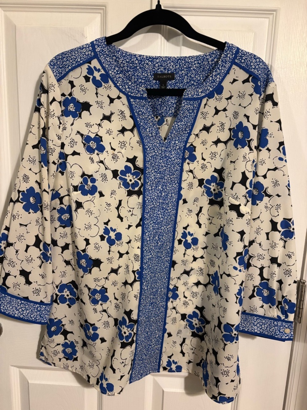 😍Talbots White Floral Top size large